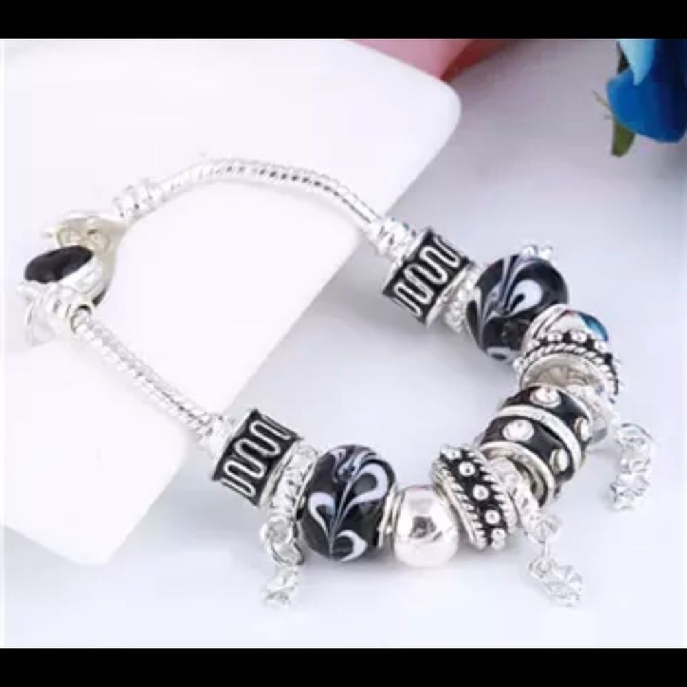 ‎CRYSTAL/CHARM BLACK BRACELET